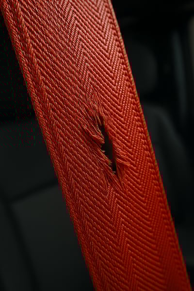 How to remove a seat belt